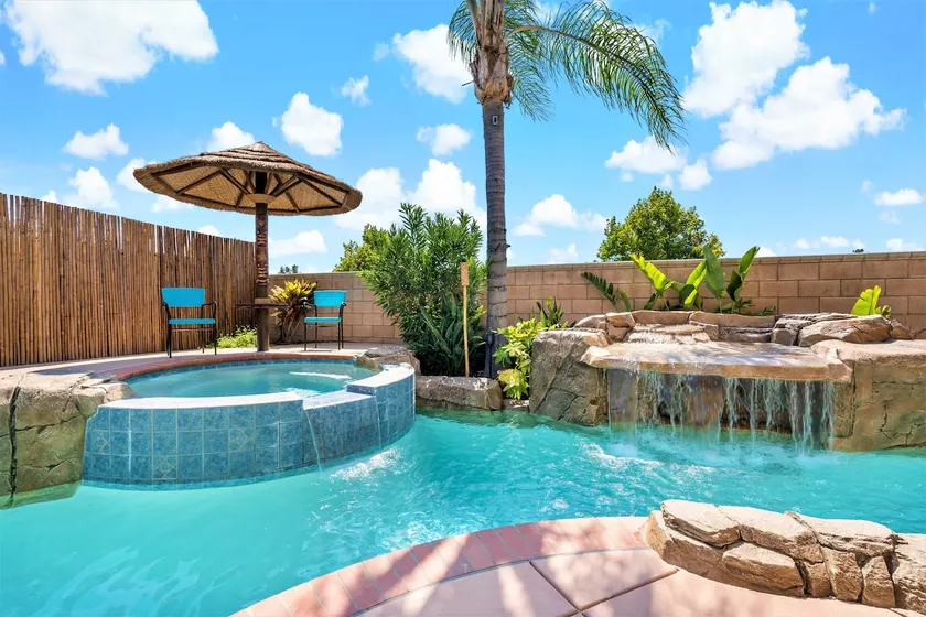 Blue Lagoon Oasis - Pool - Firepit - Close to Wineries - Golf - Wedding venues - Image 1