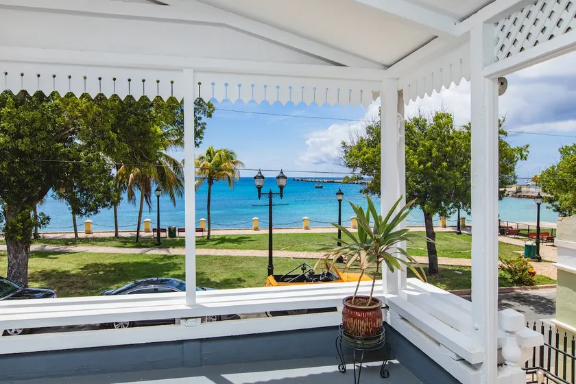 Victoria House 2 BR Oceanfront Suite ”Starfish” - Image 1