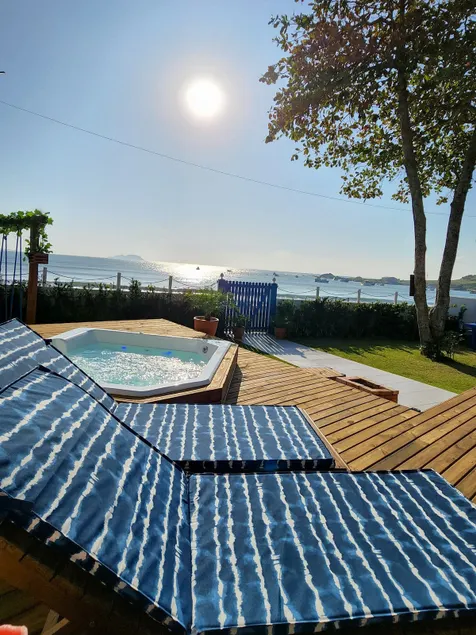 Casa Janela Azul | Oceanfront, Praia da Armação. - Image 1