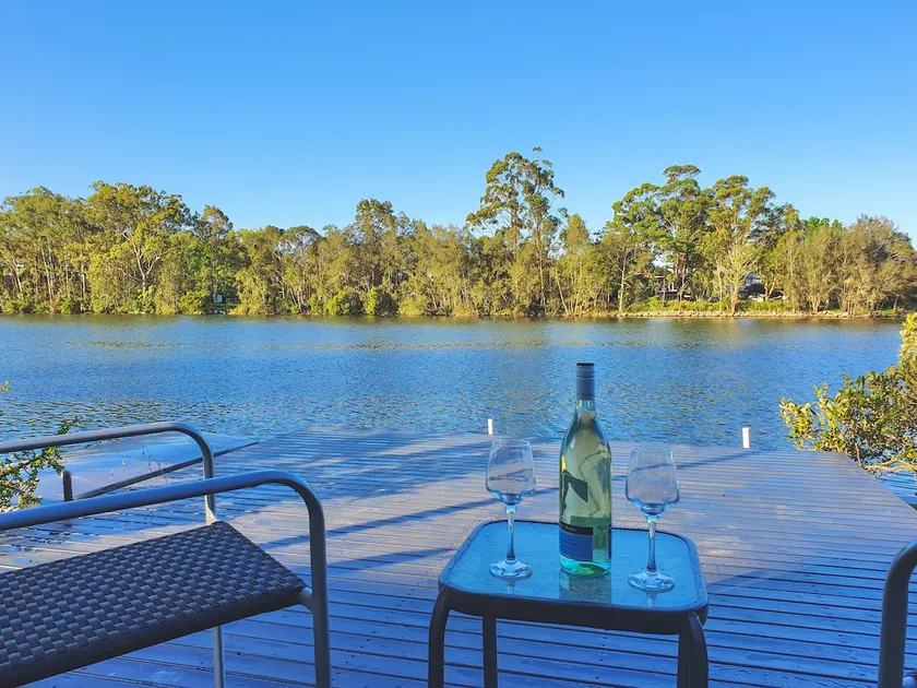 THE BOAT HOUSE, Waterfront, free WIFI, FREE kayak - Image 1