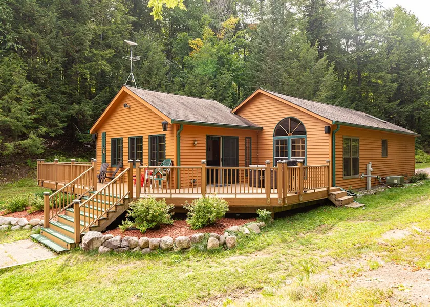 Cozy Cabin On The Lake - Image 1