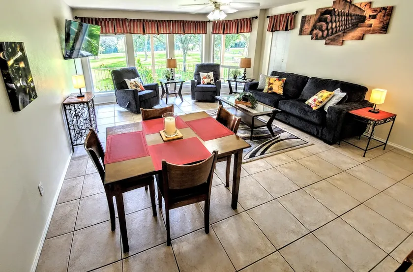 Off the Hook Chardonnay Getaway, Watewheel Condos On The River, pet friendly - Image 1