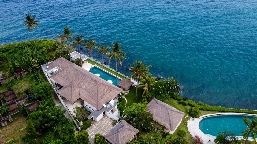 Modern Luxury 5 Bdr Ocean front Villa w/ Infinity Pool in Candidasa - Image 1