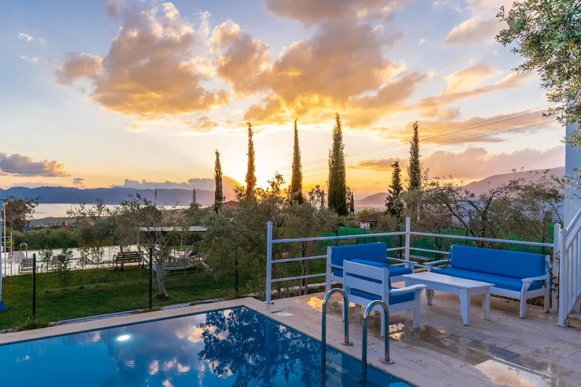 Private Villa 2 with Pool and Stunning Lake View - Image 1