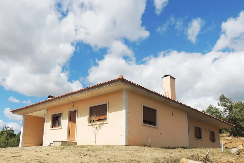 Casa da Fonte em Prada, Vinhais - Image 1