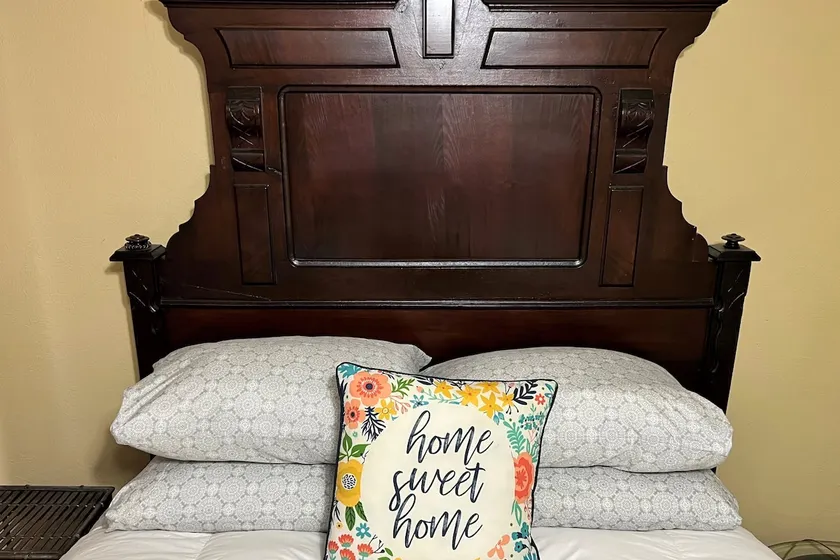 IF BEDS COULD TALK! /Historic Beauregard Town/LSU - Image 1