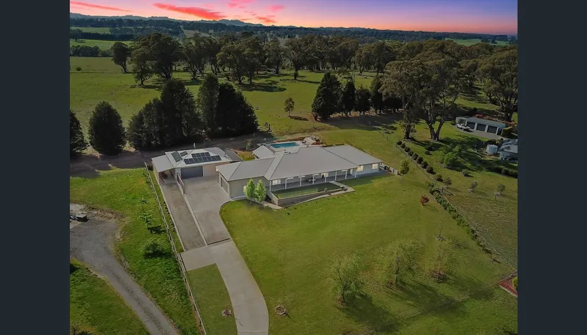 Moss Vale 2 Bed Cottage - Image 1
