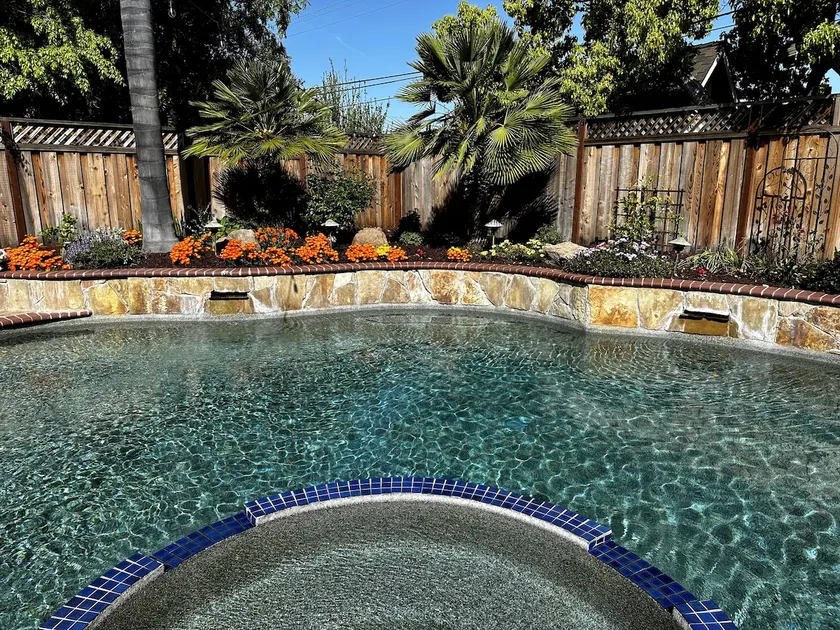 Private Queen Suite with Pool and Hot Tub - Image 1