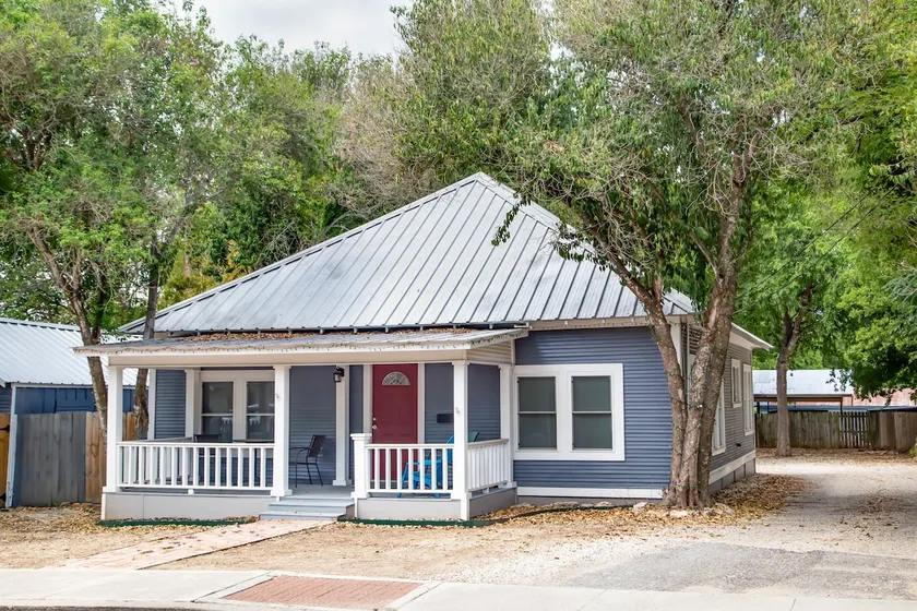Hidden Gem near Historic Downtown - Image 1