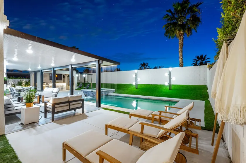 Interstellar w/Pool, Golf, & Game room/Sleeps 23! - Image 1