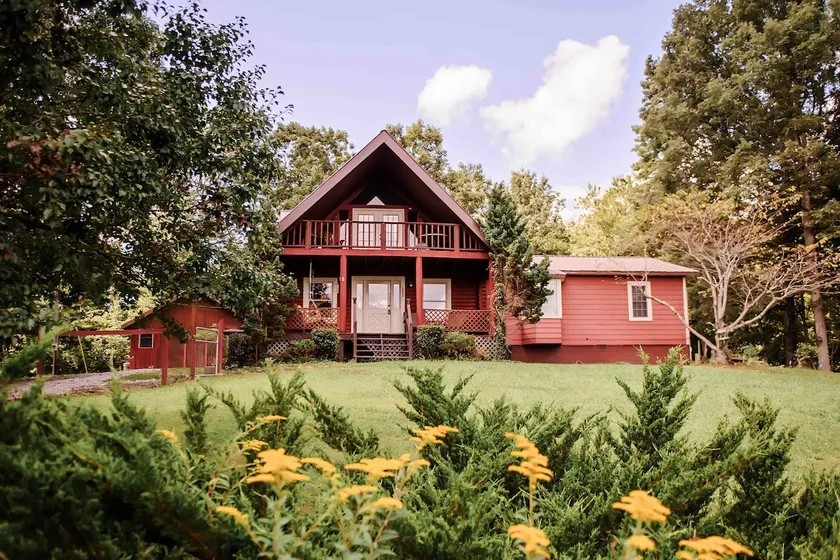Amazing Cabin | Close to Brimstone, Mountain Views - Image 1