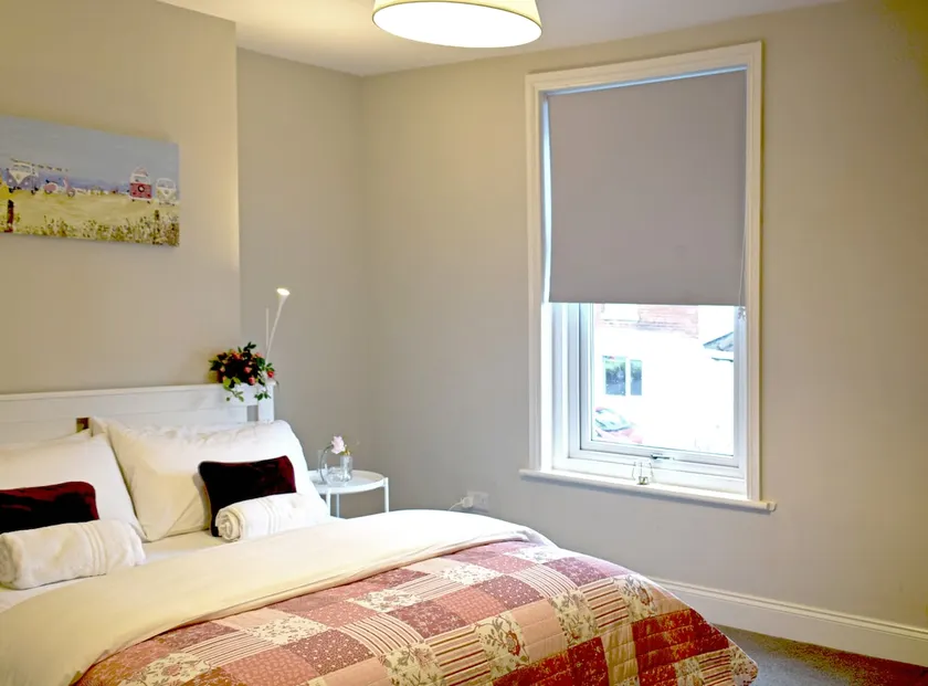 Comfortable 3 bedroom city home with garden - Image 1