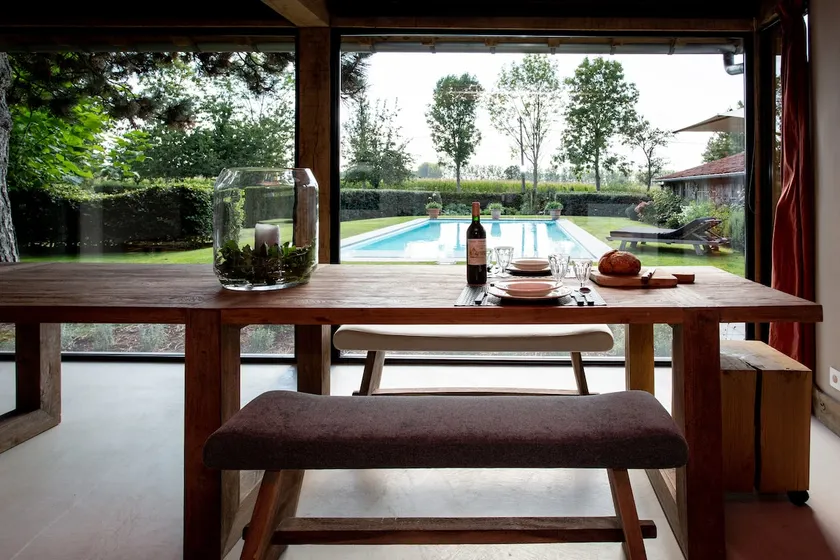 Upscale residence with private pool - Image 1