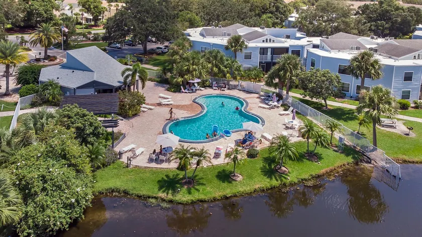 Beautiful 2BR/2BA Golf Retreat: Disney & Universal - Image 1