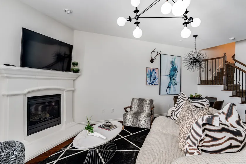 Comfortable Chic | Long Term | Legacy - Image 1