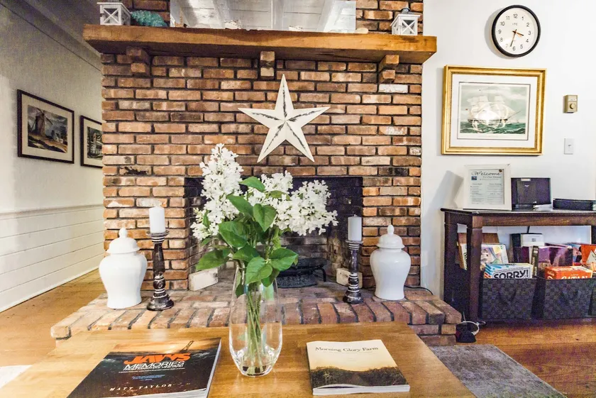 Ferry Tickets Available - Cozy Coastal Hideaway - Image 1