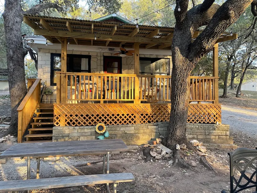 Bumble Bee Cottage on the Pedernales River - Image 1