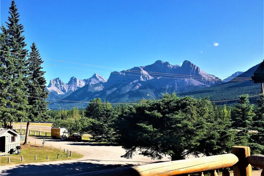 🇨🇦Ski Season! Mountain View 2-Storey Townhouse🇨🇦 - Image 1