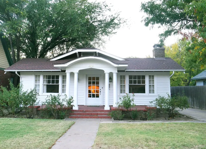 Craftsman fenced yard 🐕🐾 single car garage - Image 1