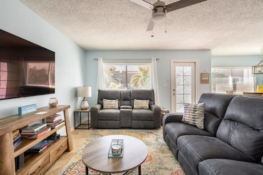 Beautiful condo on the beach with heated pool! - Image 1