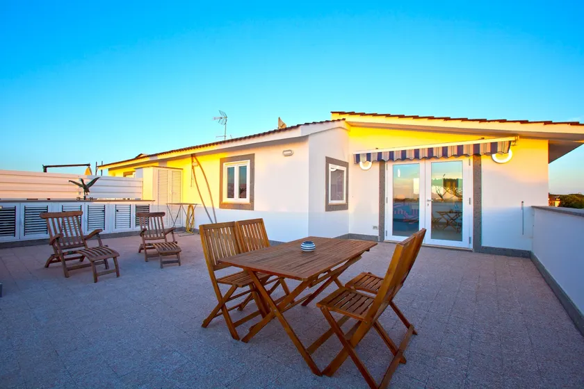Penthouse with sea view and a large terrace, pet friendly - Image 1