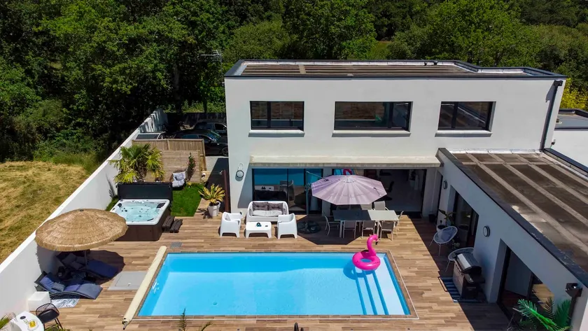 Arcarac villa, spa, pool, ocean, Gulf of Morbihan - Image 1