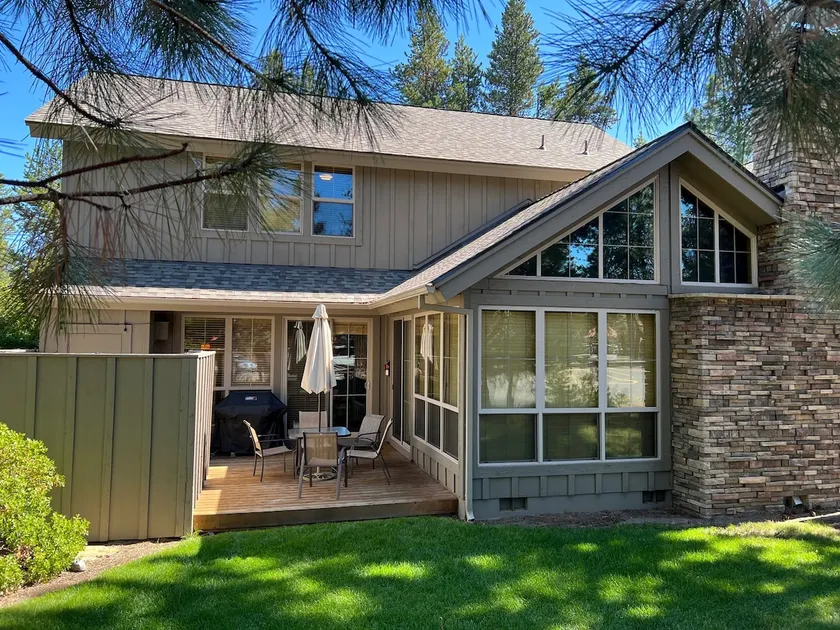 Luxury Fremont Crossing SHARC/Hot Tub Sleeps 8-10 - Image 1