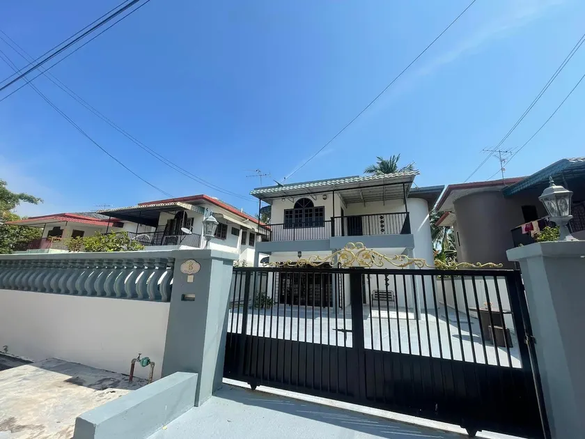 Morib Beach Guesthouse - Image 1