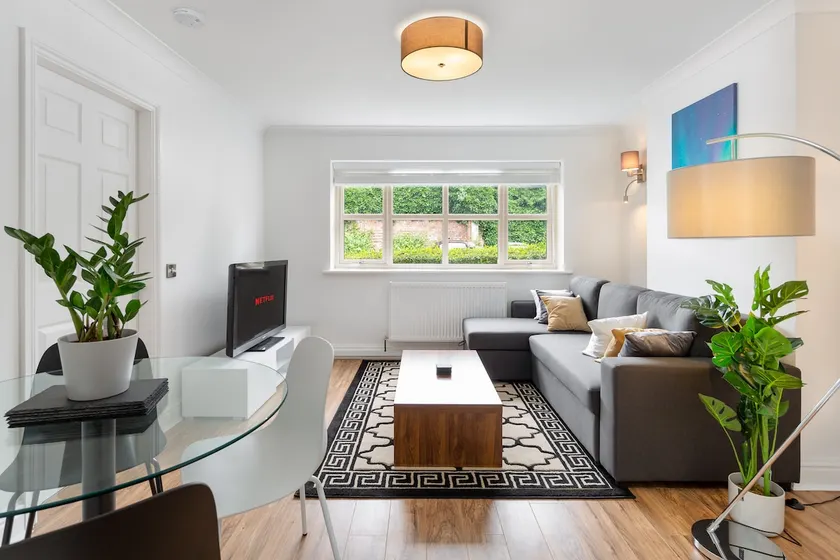 Flatzy - Peaceful Sefton Park Luxury Apartment - Image 1