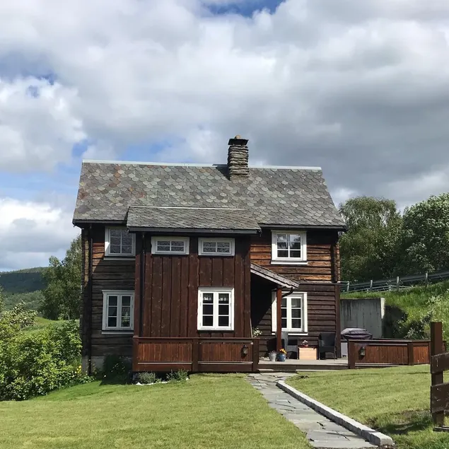 The Olav-house from 1840, at farm Ellingbø - Image 1