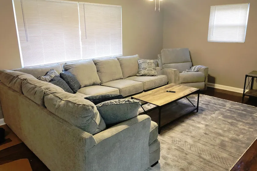 3BR 2Bath Retreat w/ Modern Amenities & Cozy Vibes - Image 1