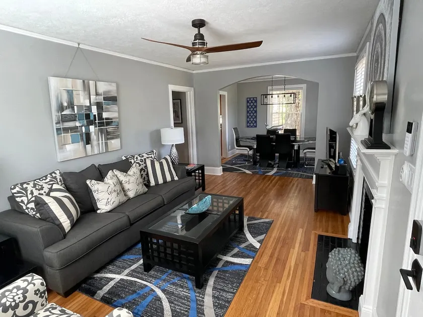 ★ Charming Comfy Cottage Home with a Modern Flair★ - Image 1