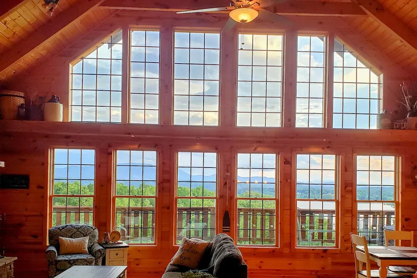 Enjoy a Cozy Cabin With Great Smoky Mountain Views - Image 1