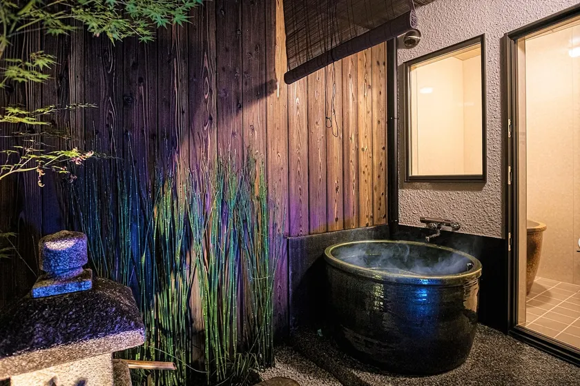 Kyoto [Shugetsu] 8-minute walk from Kyoto Station. Open-air bath (Shigaraki pottery open-air bath) - Image 1