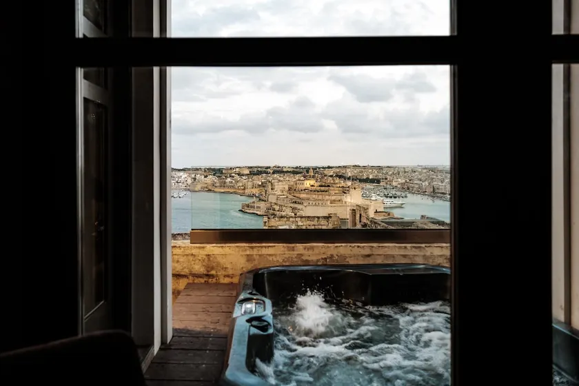 Palazzo Penthouse with Panoramic Private Jacuzzi - Image 1