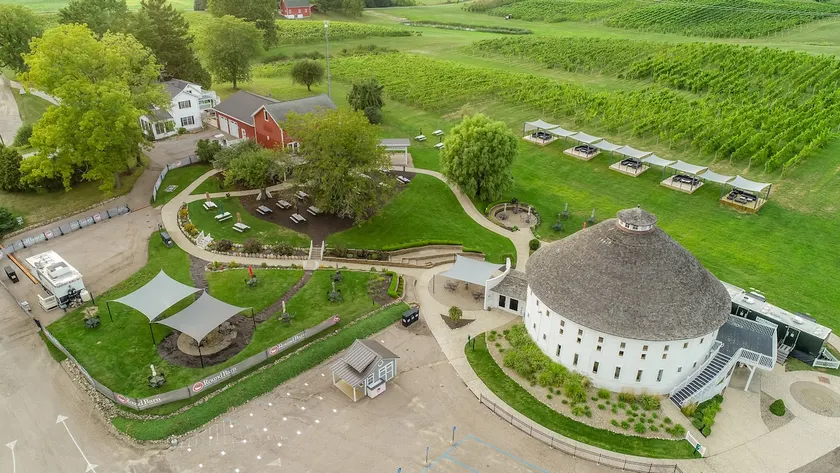 Round Barn Estate: Escape to the Vineyard! - Image 1