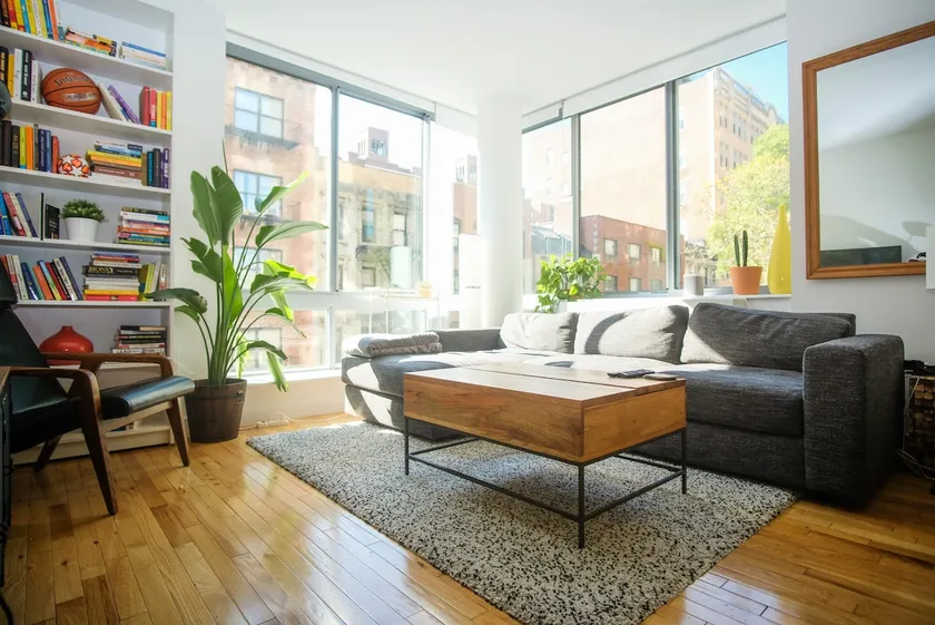 2 Bed Chelsea Apt Elevator Building + Central A/C - Image 1