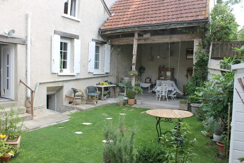 Entire house and private garden in Vétheuil - Image 1