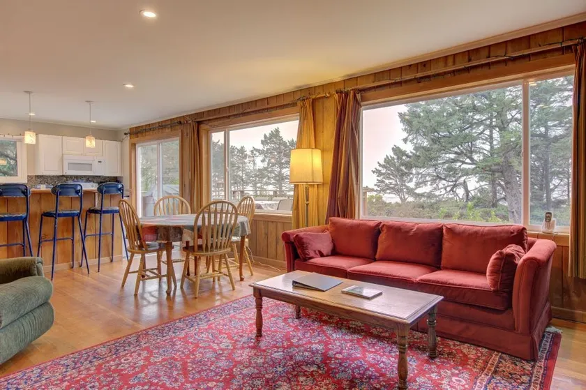 THE RED HOUSE - cozy, private, ocean view, hot tub - Image 1
