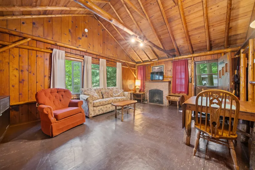 White Lake Log Cabins with Beach Access - Image 1
