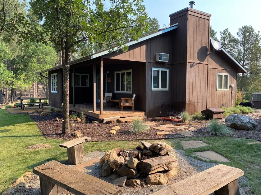 Rushmore Cottage - Image 1