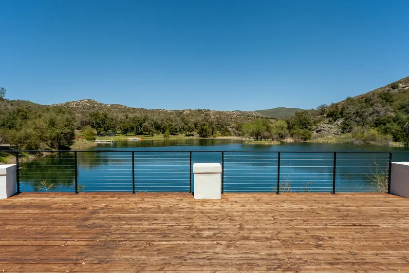 Stylish Lakefront home near Julian - Image 1