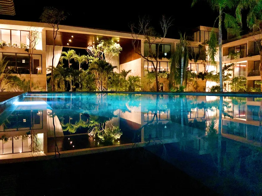 Vogue Top Floor Studio | Pool, Gym, Beach Shuttle - Image 1