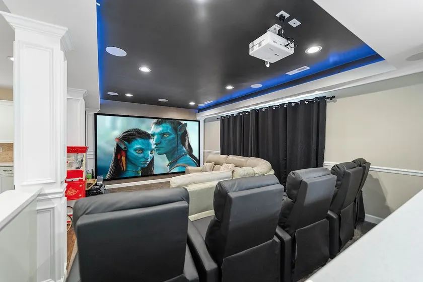 Cozy 2b 2b Spa 2 Steam Saunas Home Theater Gym - Image 1
