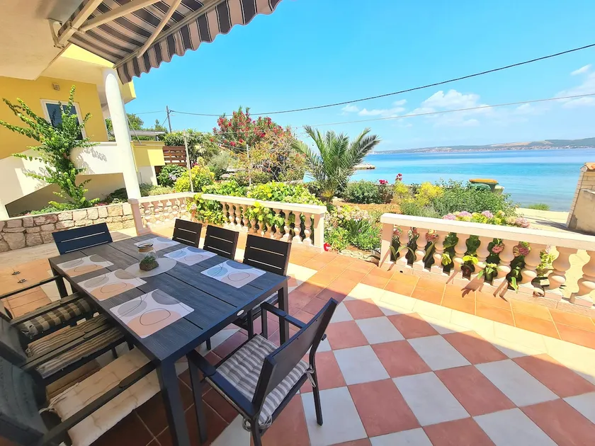 Beachfont 5BR Villa Victoria w/ Sea View & Parking - Image 1