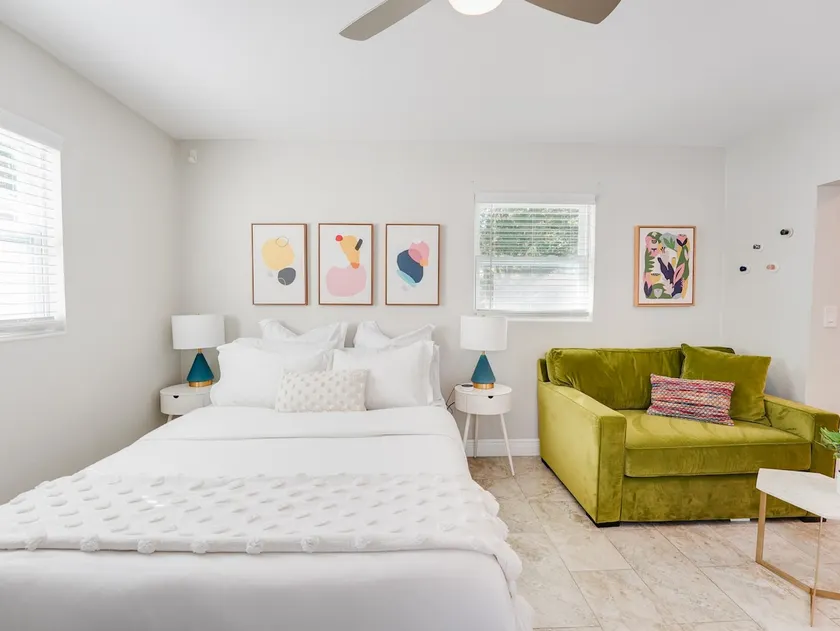 Luxe Private Suite - Cozy Escape - Image 1