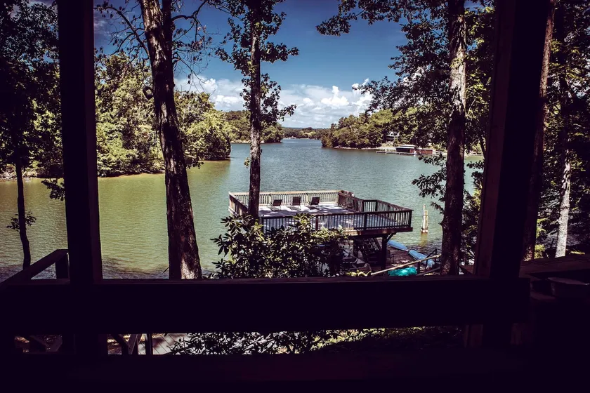 Lakefront Oasis: Dock, Porch, Kayaks, Gameroom - Image 1