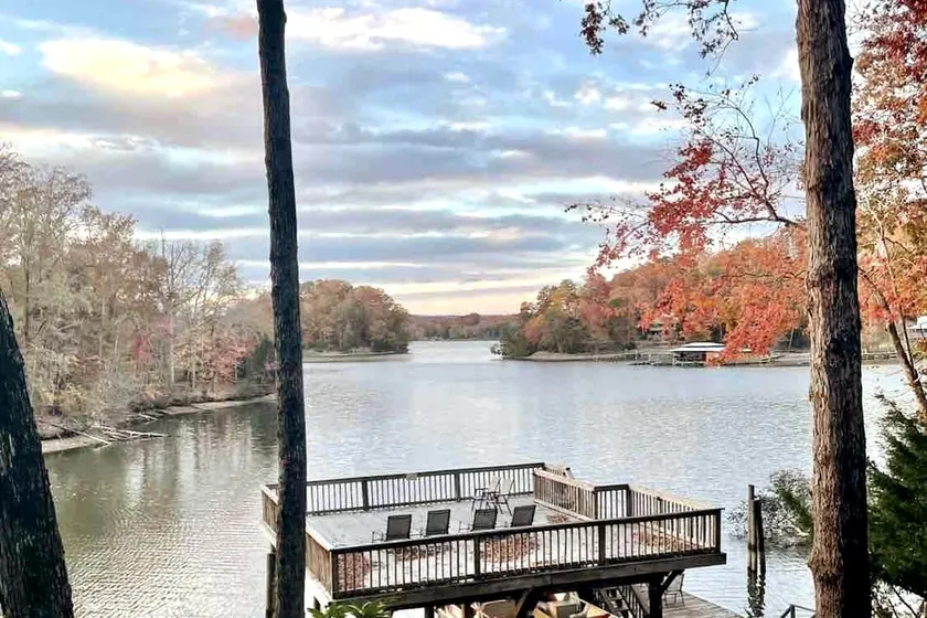 Lakefront Oasis: Dock, Porch, Kayaks, Gameroom - Image 1