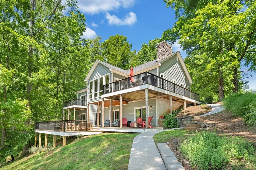 The Gate House - Lake Views and Private Cove - Image 1