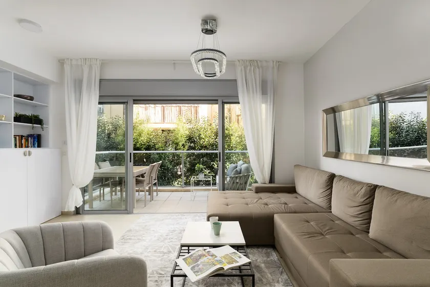 Mamad Quiet Apt & Terrace Near Beach By Feelhome - Image 1